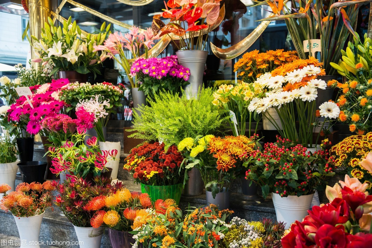 鮮花盛開的街頭花店
